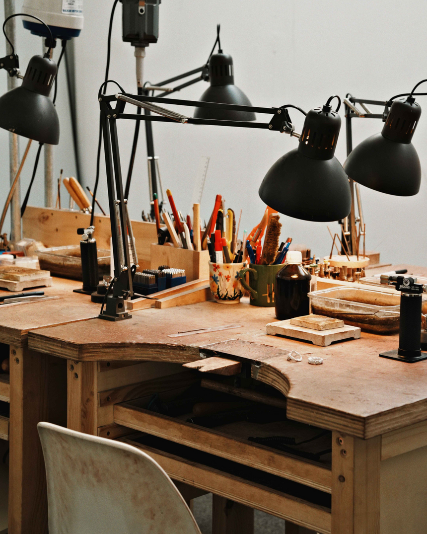 Rent a jewellery workbench